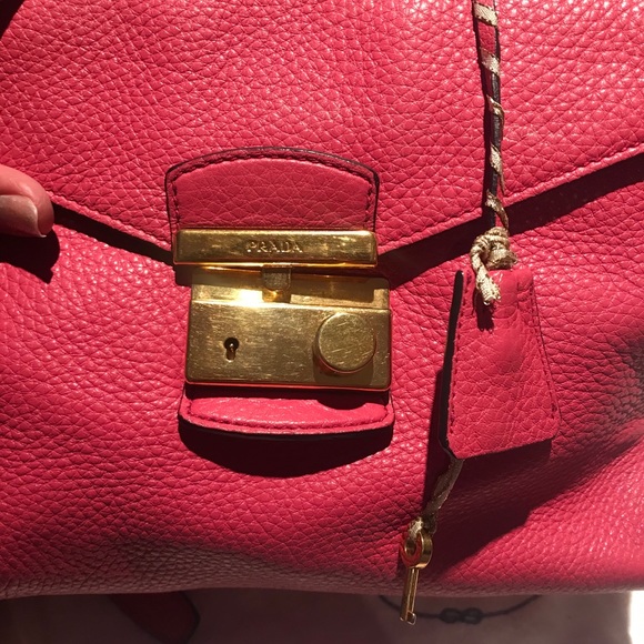 Prada purse 👛 with lock and key meduim size authentic Prada - Picture 7 of 8